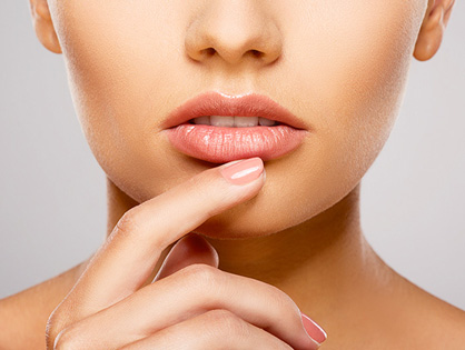 Augmentation des lèvres par injection d’agents de comblement
